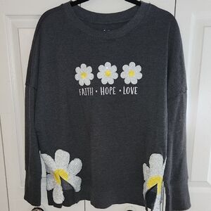XL Ladies Sweatshirt With Daisy Design.